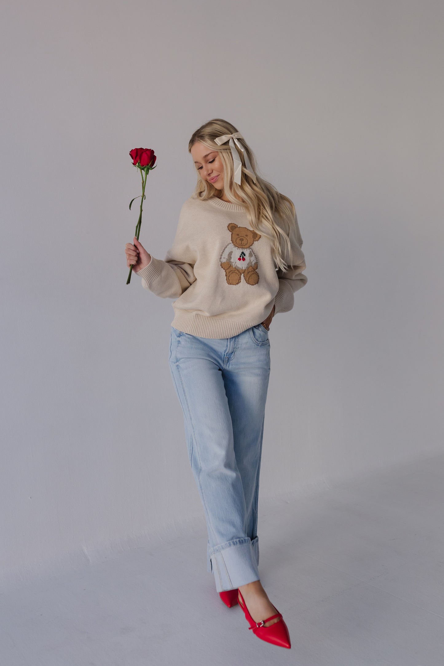 THE TEDDY BEAR CHERRY SWEATER IN CREAM