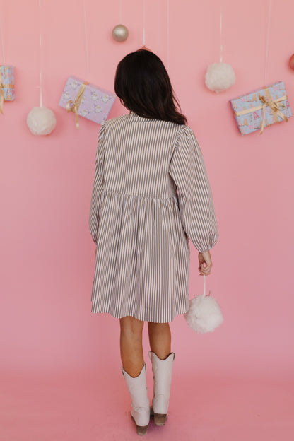 THE GREENLY BABYDOLL DRESS IN TAUPE