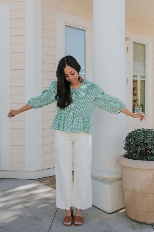 THE DAZEY COLLARED BUTTON UP BLOUSE IN GREEN