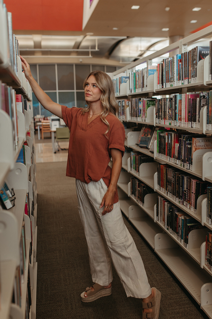 THE MINDIE SLOUCHY LINEN PANTS IN CREAM