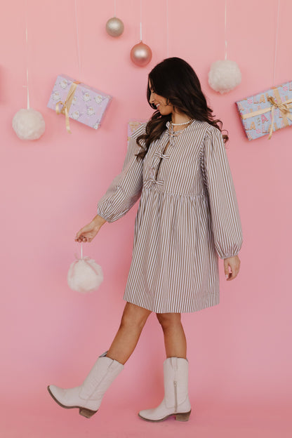 THE GREENLY BABYDOLL DRESS IN TAUPE