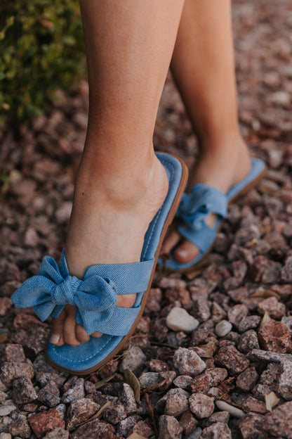 THE BOW SANDALS IN BLUE DENIM