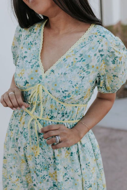 THE CARSON FLORAL DRESS IN LEMONGRASS