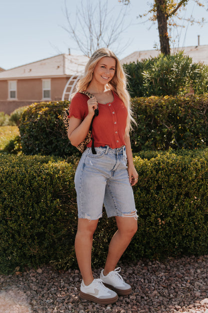 THE MARIELLE WAFFLE TOP IN RUSTY ROSE