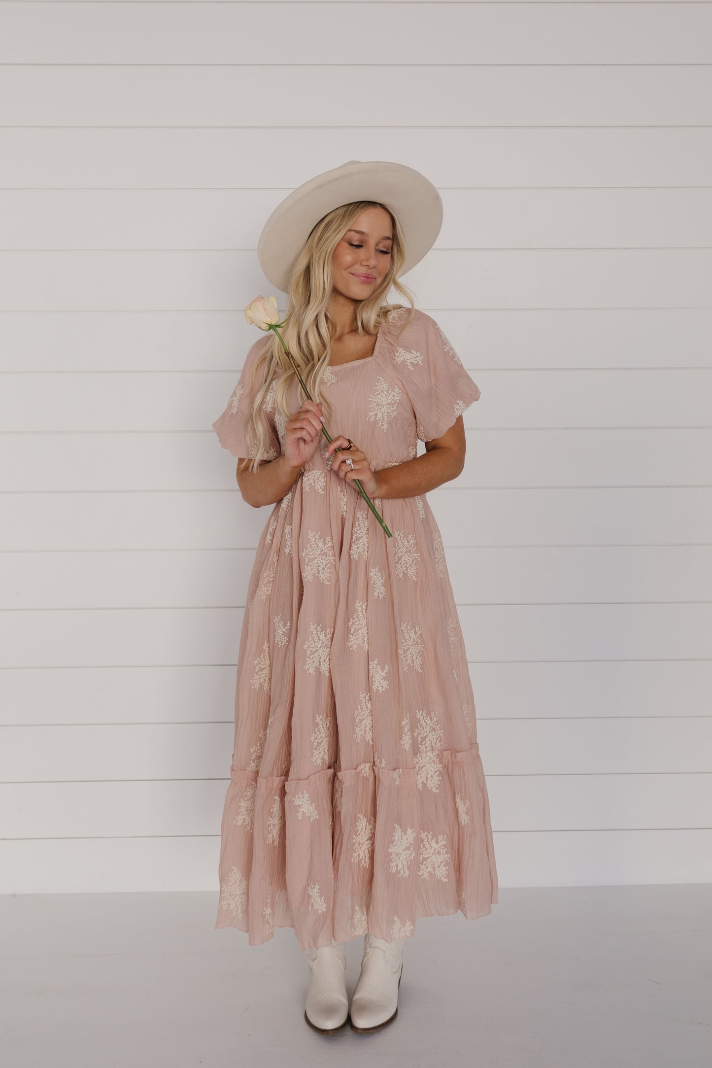 THE CAMILE PUFF SLEEVE MIDI DRESS IN BLUSH