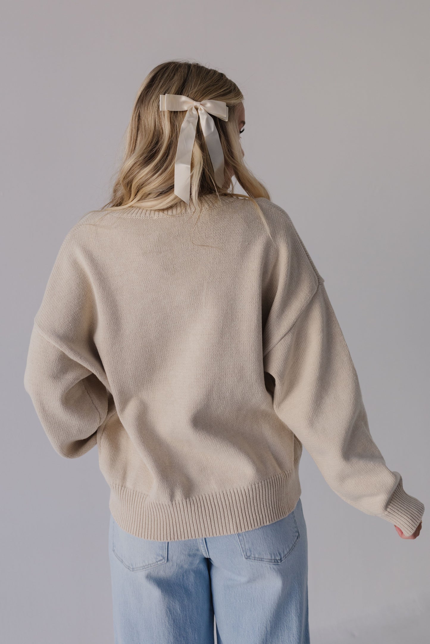 THE TEDDY BEAR CHERRY SWEATER IN CREAM