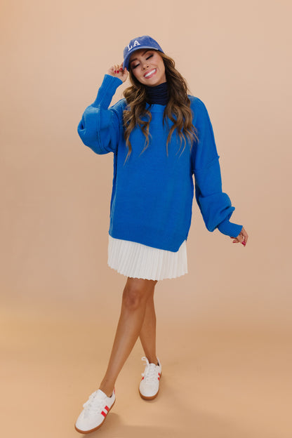 THE SKYLAR OVERSIZED SOLID KNIT SWEATER IN BLUE