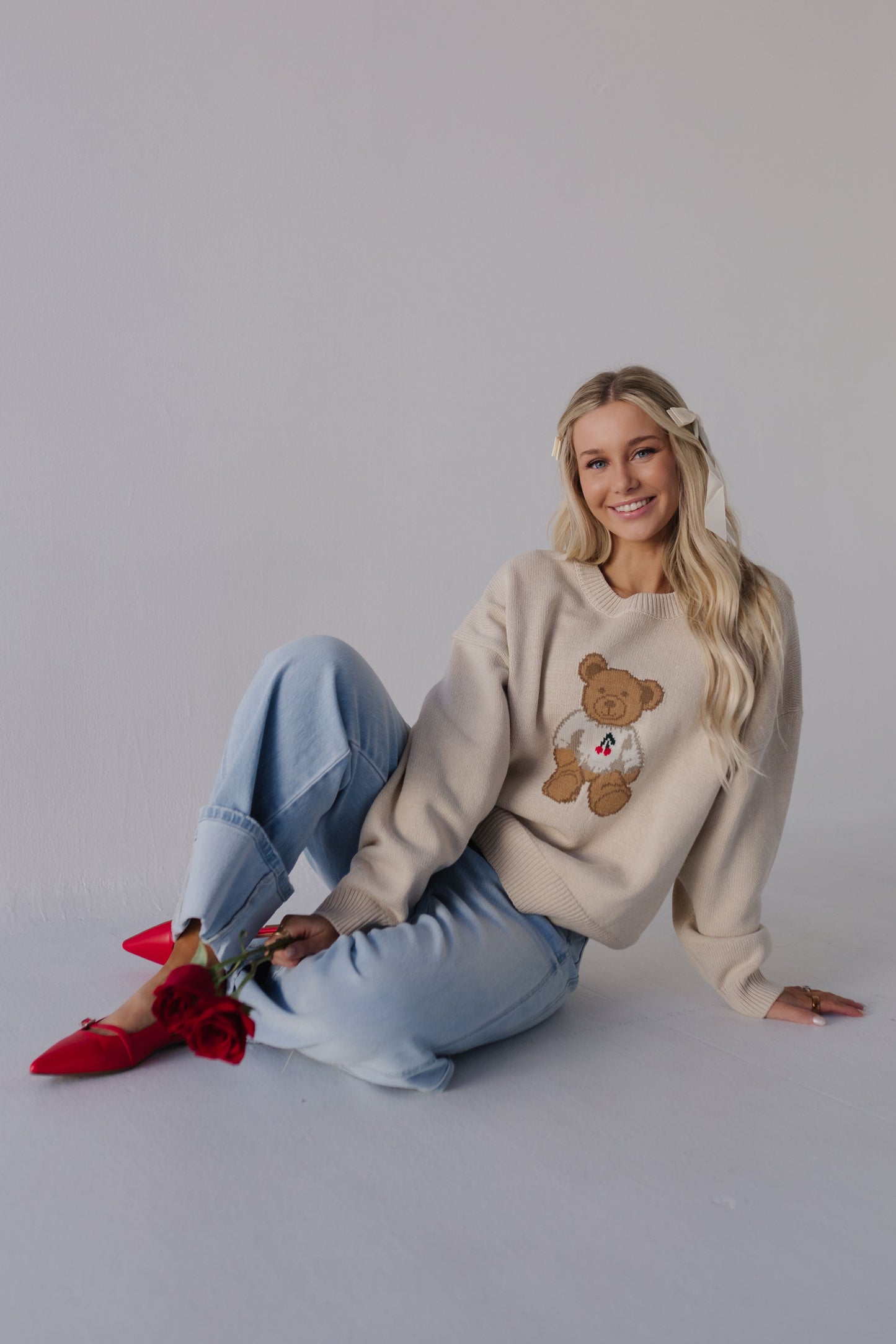 THE TEDDY BEAR CHERRY SWEATER IN CREAM