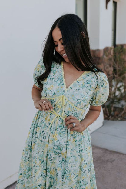 THE CARSON FLORAL DRESS IN LEMONGRASS