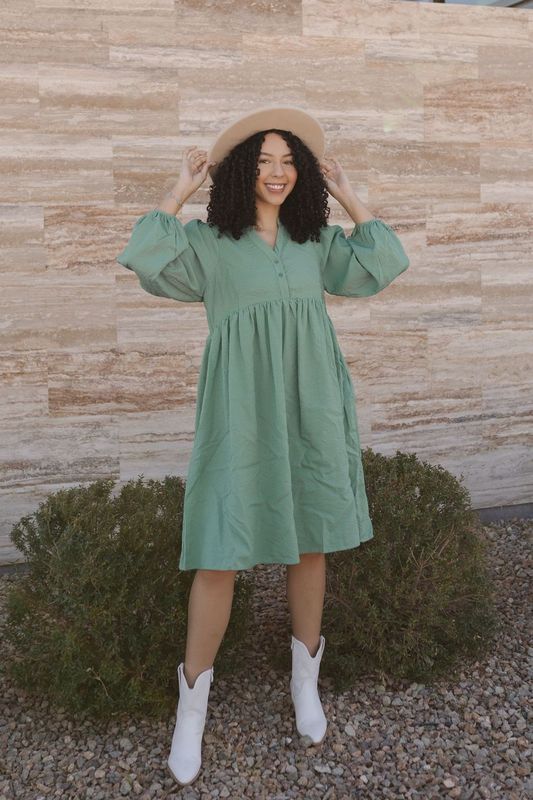 THE MAVERICK BABYDOLL MIDI DRESS IN PINE