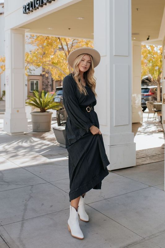 THE SWANN SOLID MAXI DRESS IN CHARCOAL