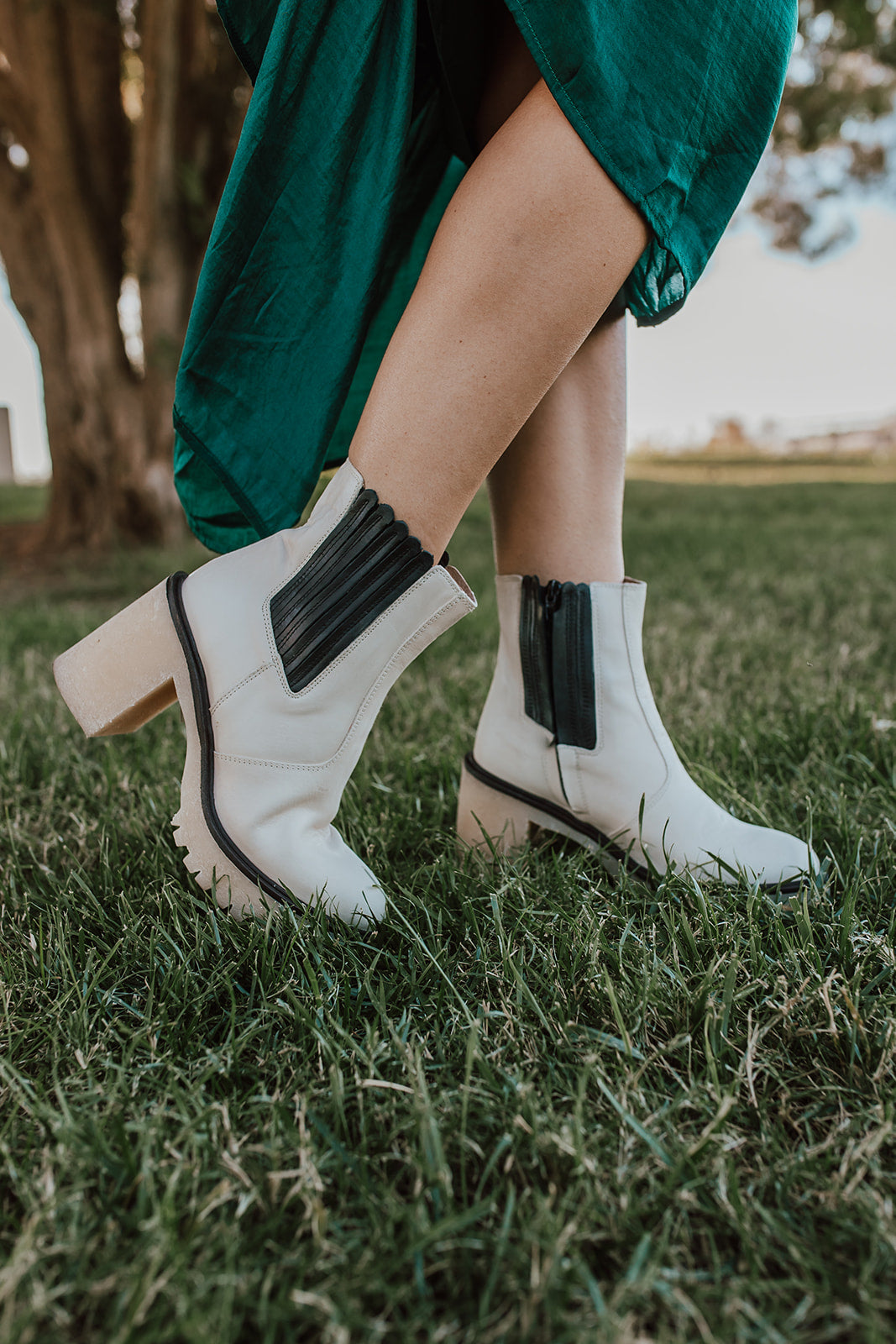 White chelsea store ankle boots